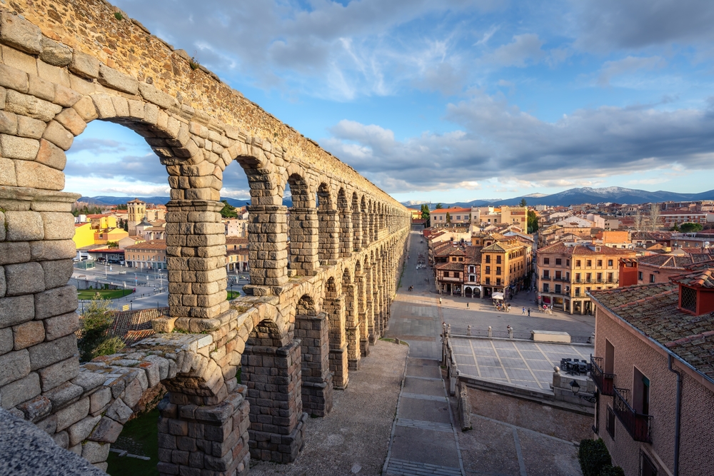 Den romerske akvedukten over Plaza del Azoguejo i Segovia