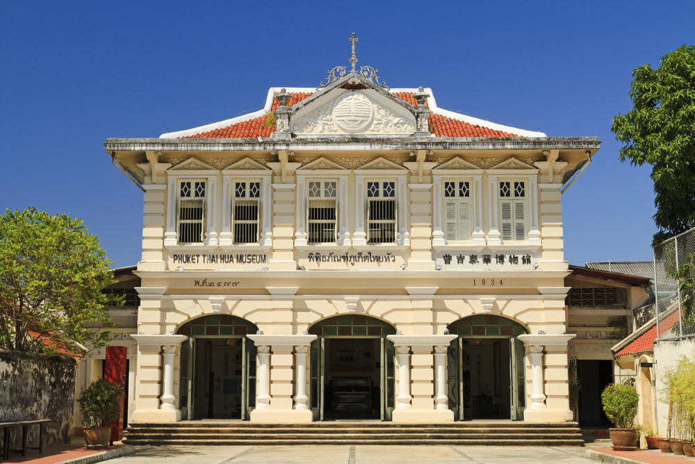 Den sino-portugisiske bygningen med Phuket Thaihua Museum i Krabi Road