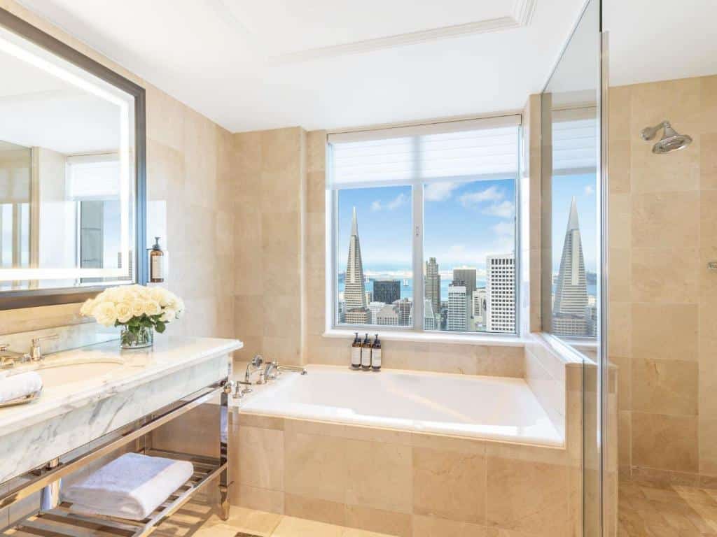 Hvor bør man bo i San Francisco? De 5 beste områdene & gode hoteller 7 Fairmont San Francisco på Nob Hill