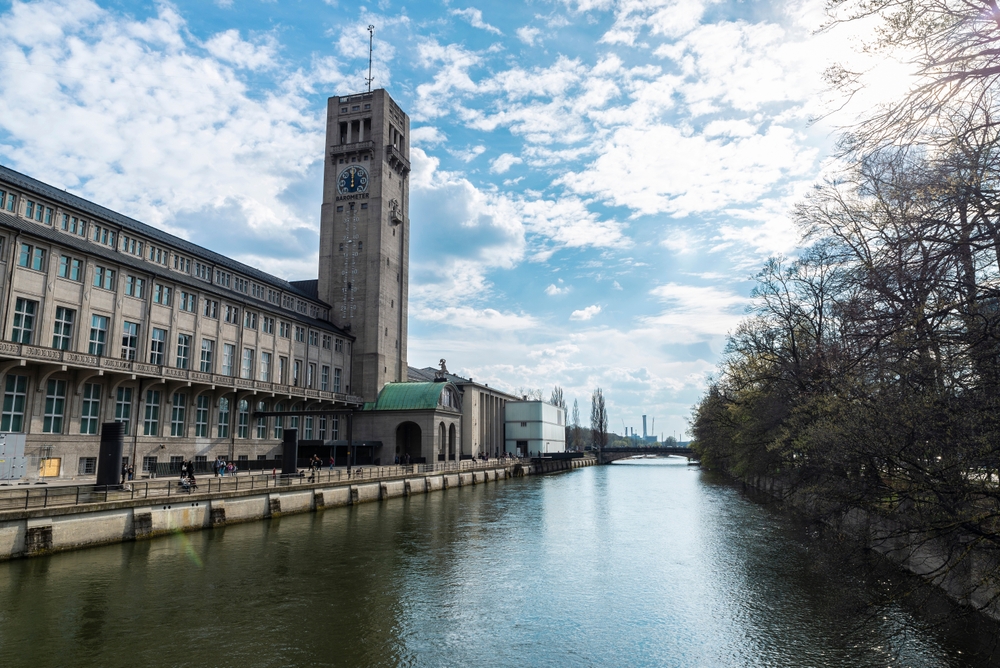 Severdigheter i München: de 18 beste tingene å se og gjøre 9 Fasaden på Deutsches Museum i München