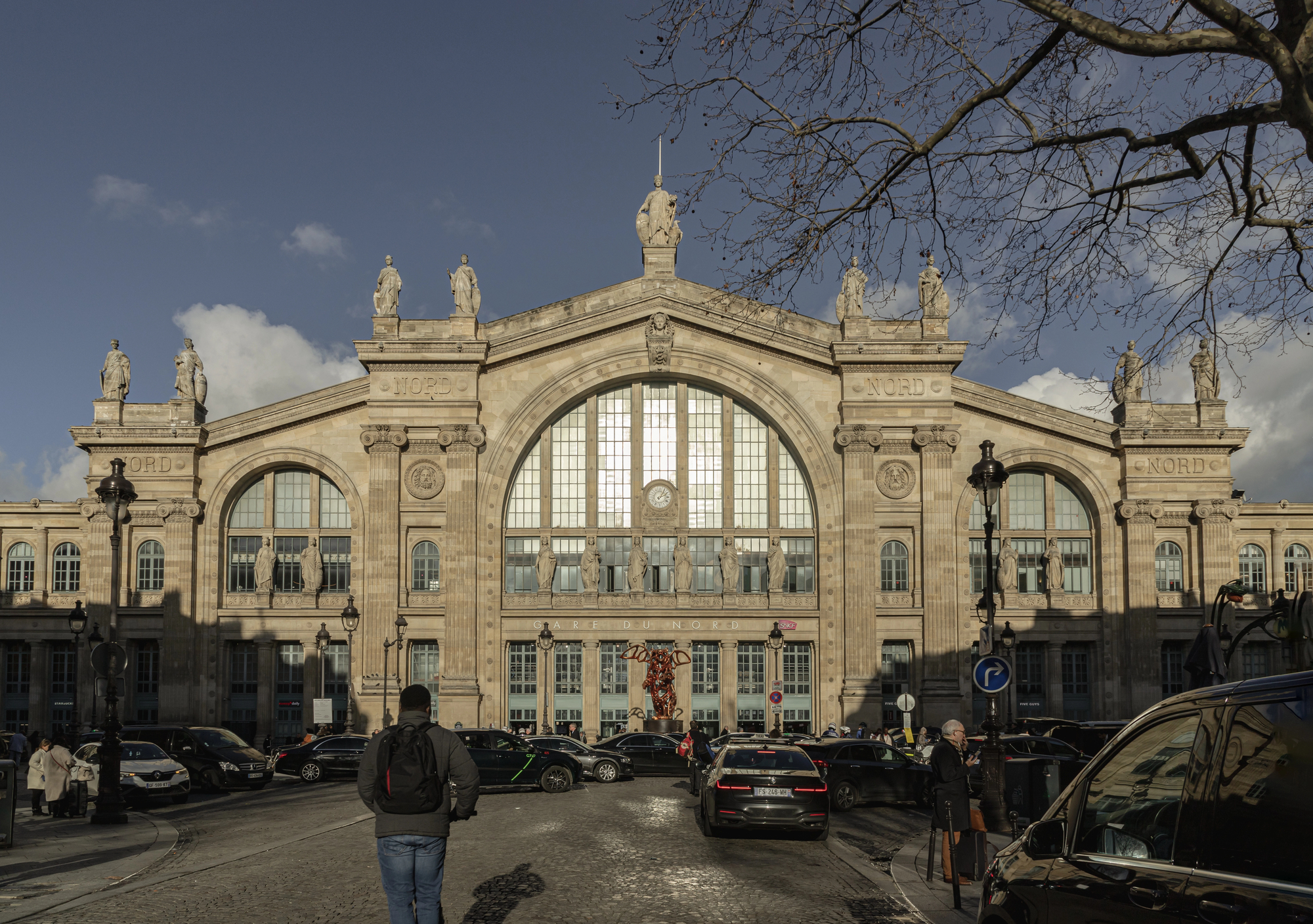Fra Charles de Gaulle lufthavn til Paris sentrum - transportguide 2 Fasaden på Gare du Nord i Paris
