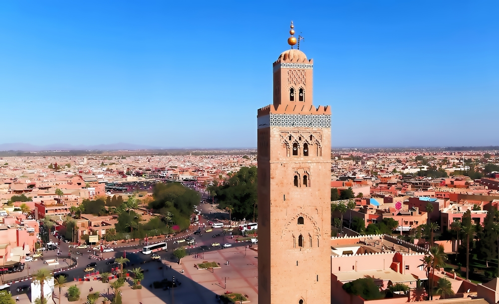 Flyfoto av Koutoubia-moskeen i Marrakech