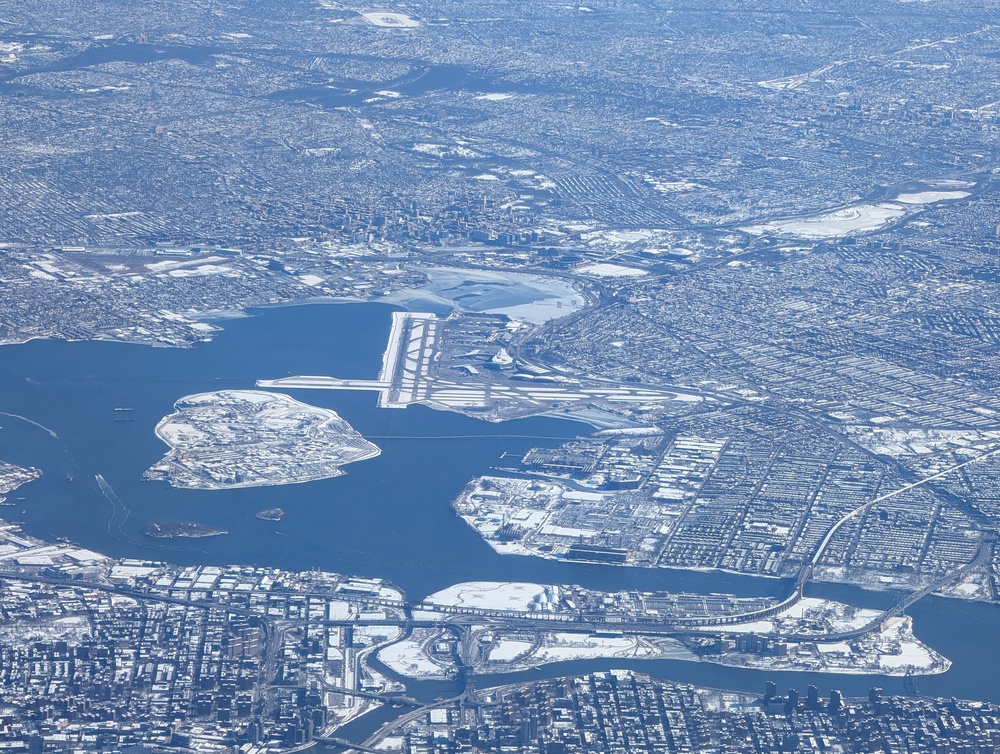 Fra Newark og LaGuardia lufthavn til Manhattan - transportguide 3 Flyfoto av LaGuardia Airport i New York