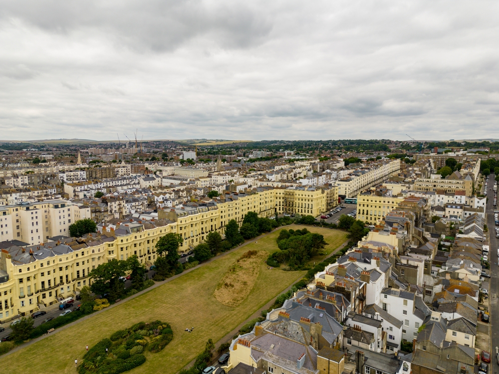 Flyfoto av Regency Square og stranden i Brighton