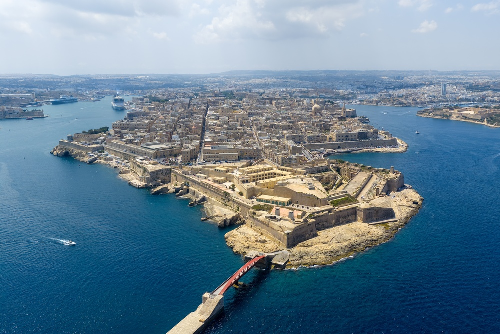 Fort St. Elmo ytterst på Valletta-halvøya sett fra luften