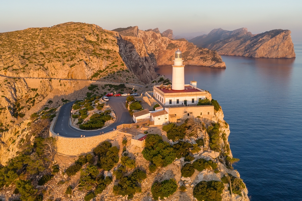 Severdigheter på Mallorca: de 17 beste tingene å se og gjøre 7 Fyret på Cap de Formentor på Mallorca sett fra luften