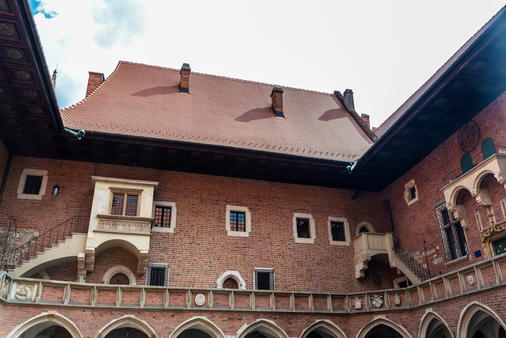 Severdigheter i Krakow: 18 ting å se og gjøre 11 Gården med arkader i Collegium Maius i Krakow
