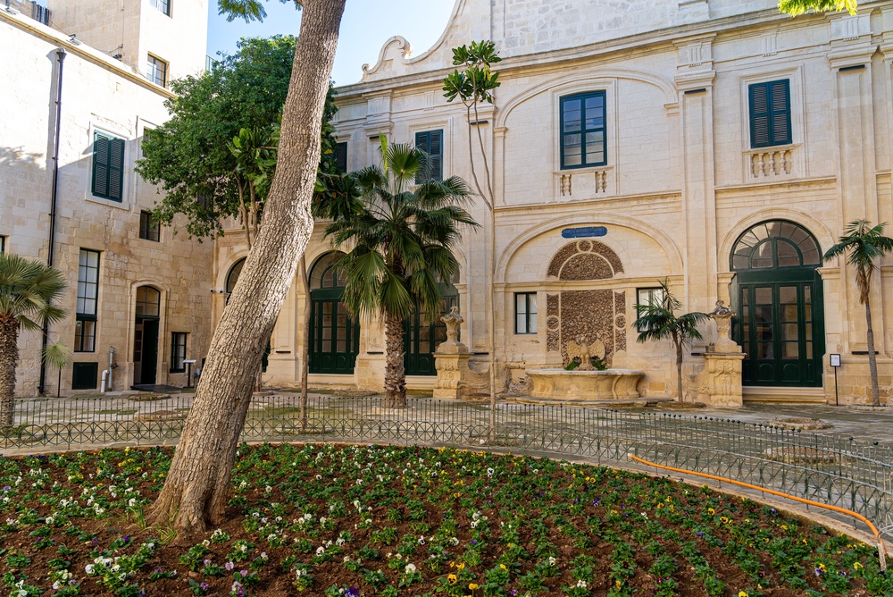 Gårdsplassen i Stormesterens palass i Valletta