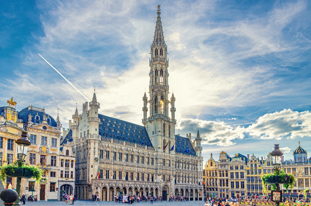 Hvor bør man bo i Brussel? De 6 beste områdene & gode hoteller 2 Grand Place i Brussel med rådhuset og laugshusene