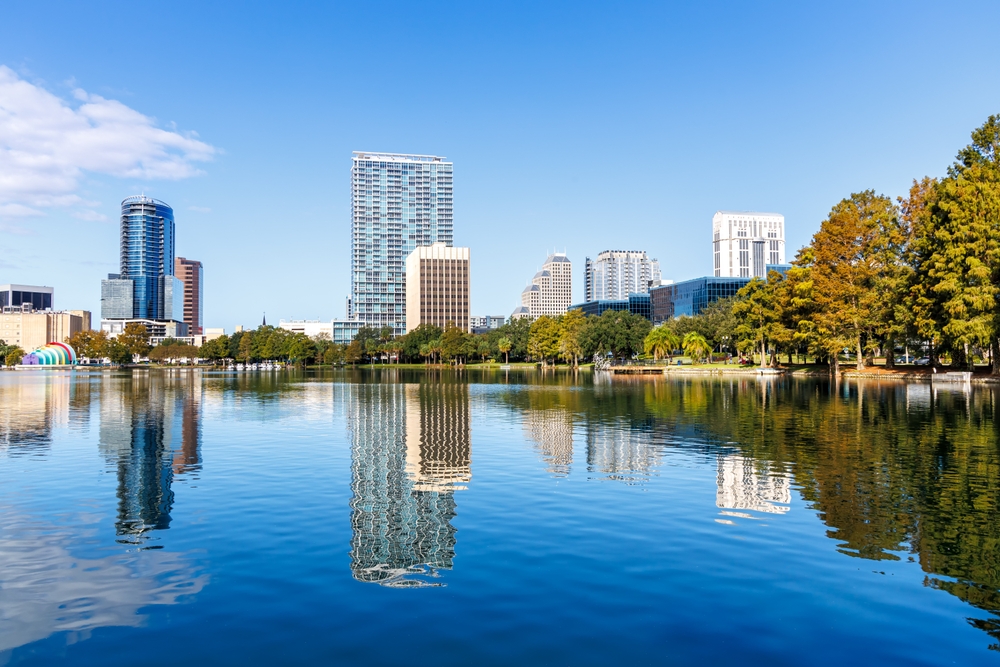 Orlandos silhuett sett fra Lake Eola Park