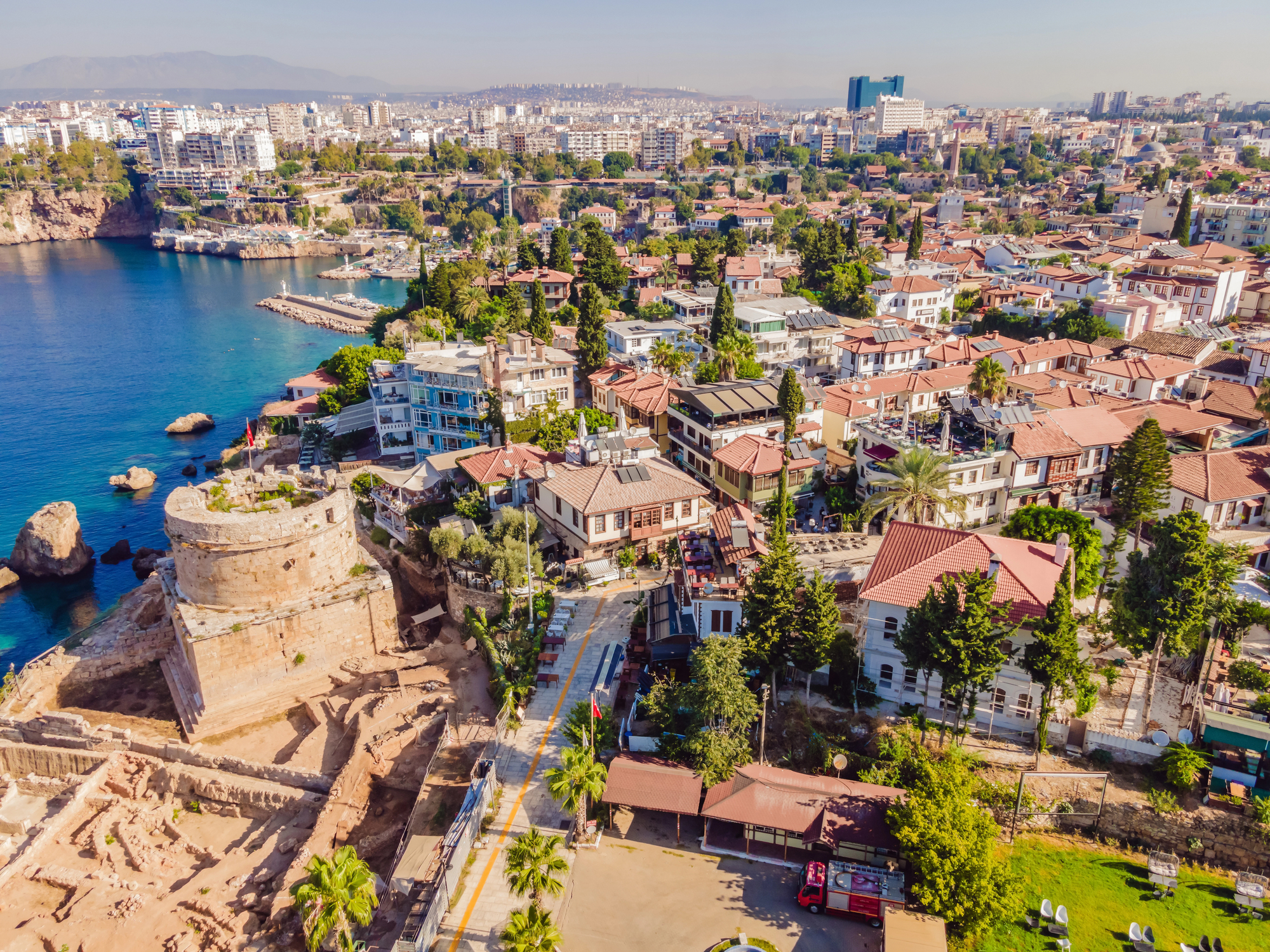 Hvor bør man bo i Antalya? De 6 beste områdene & gode hoteller 2 Kaleiçi og den gamle havnen i Antalya