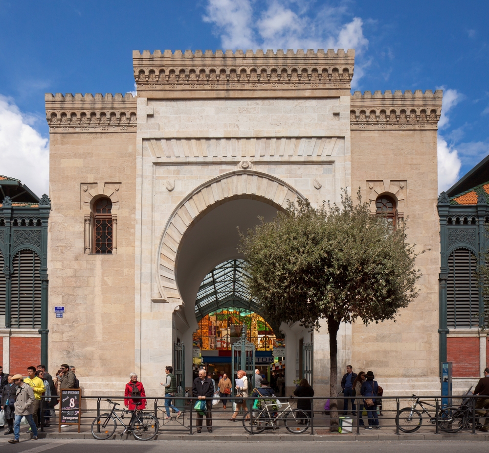 Severdigheter i Malaga og Costa del Sol: de 18 beste tingene å se og gjøre 9 Markedshallen Mercado Central de Atarazanas sett fra Calle Atarazanas i Malaga