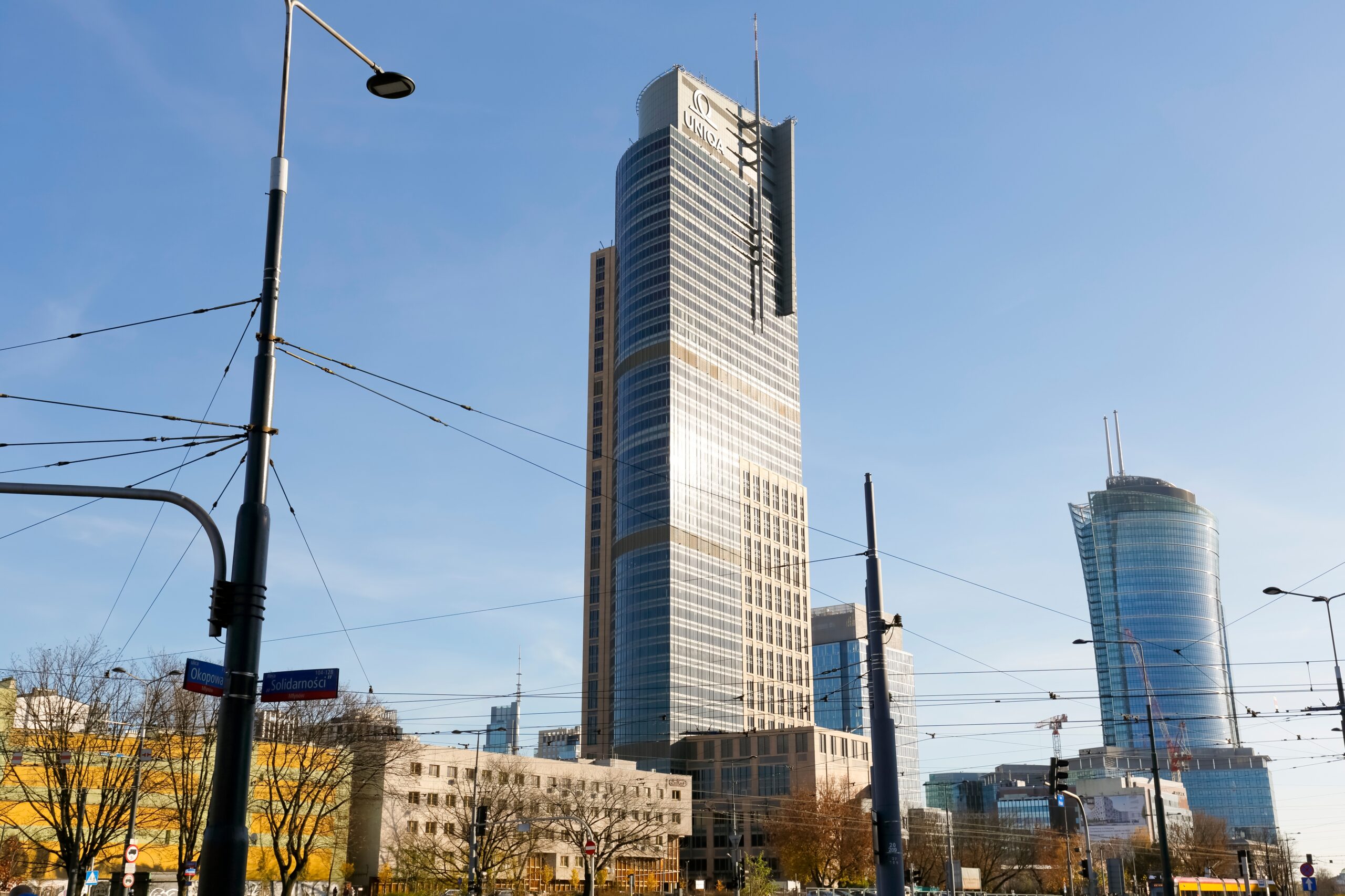 Hvor bør man bo i Warszawa? De 6 beste områdene & gode hoteller 6 Moderne skyskraper i bydelen Wola i Warszawa