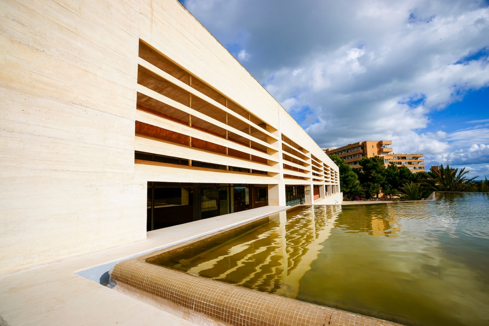 Severdigheter på Mallorca: de 17 beste tingene å se og gjøre 16 Moneo-bygningen ved Fundació Pilar i Joan Miró i Palma