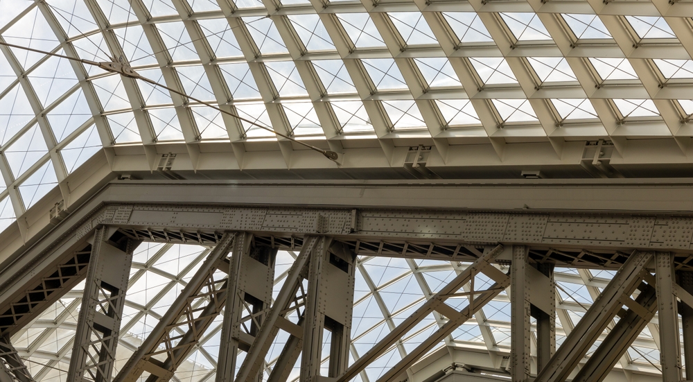 Glasstaket i Moynihan Train Hall ved Penn Station i New York
