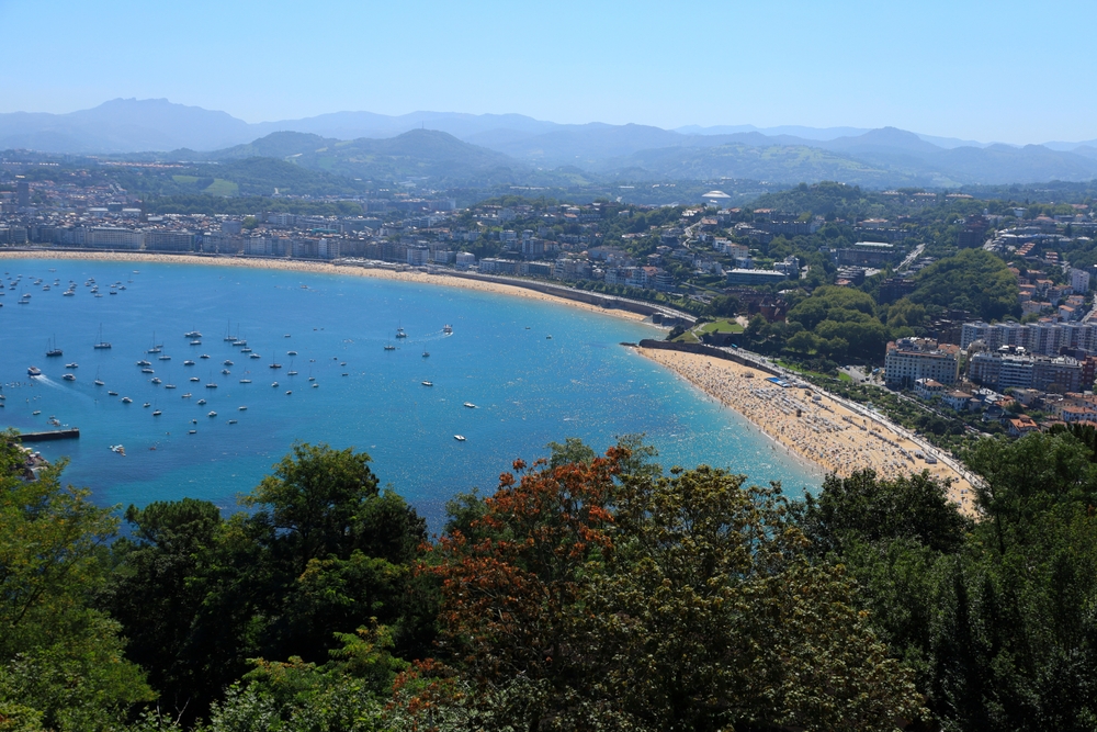 Utsikt over San Sebastian og La Concha-stranden fra Monte Igueldo