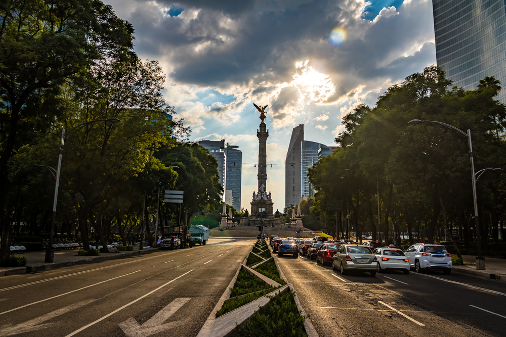 Hvor bør man bo i Mexico City? De 6 beste områdene & gode hoteller 5 Paseo de la Reforma og monumentet Ángel de la Independencia i Mexico City