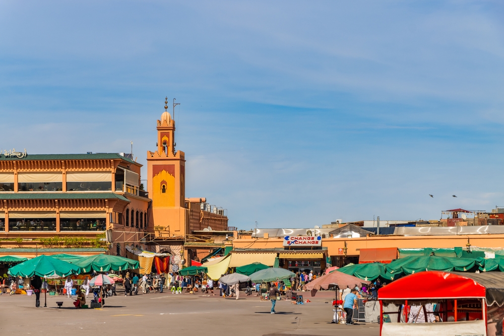 Hvor bør man bo i Marrakech? De 5 beste områdene & gode hoteller 2 Plassen Jemaa el-Fna i medinaen i Marrakech