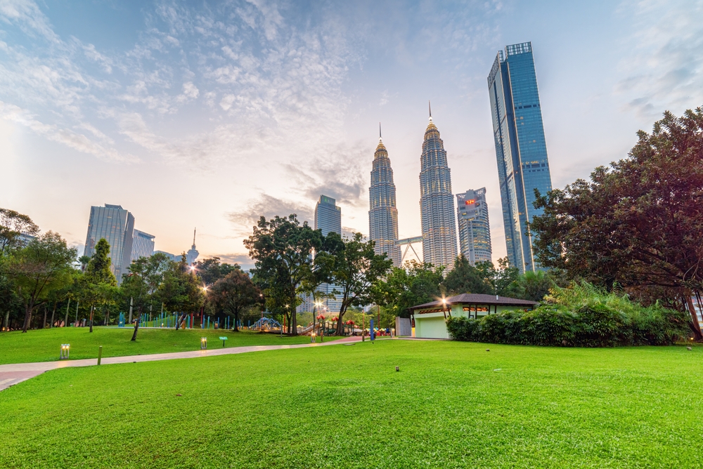 Plenen i KLCC Park med Petronas Twin Towers i bakgrunnen