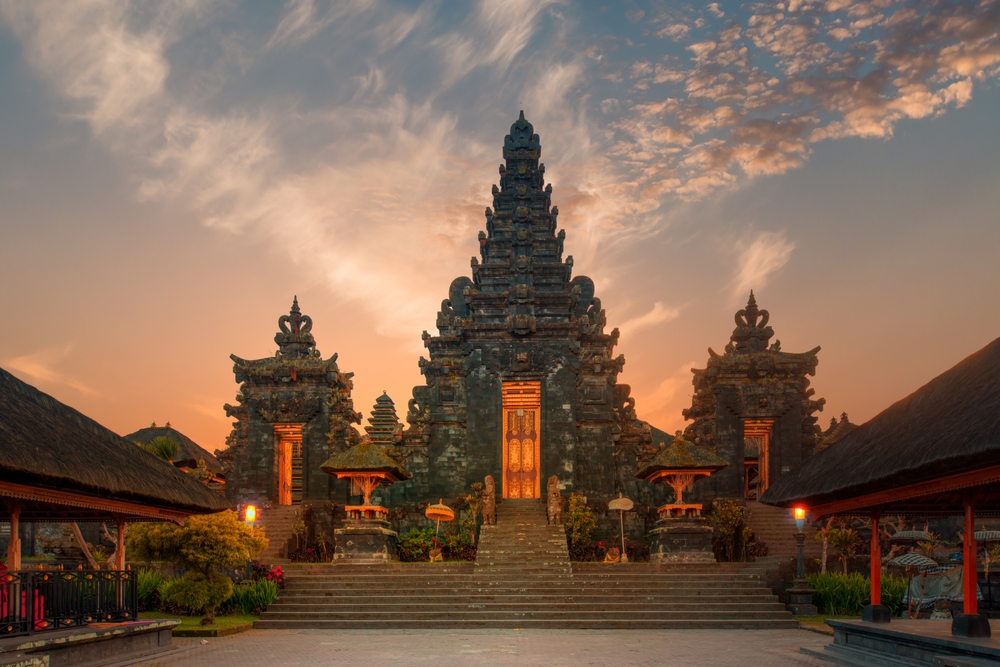 Severdigheter på Bali: De 17 beste tingene å se og gjøre 17 Pura Besakih i skråningen av Mount Agung