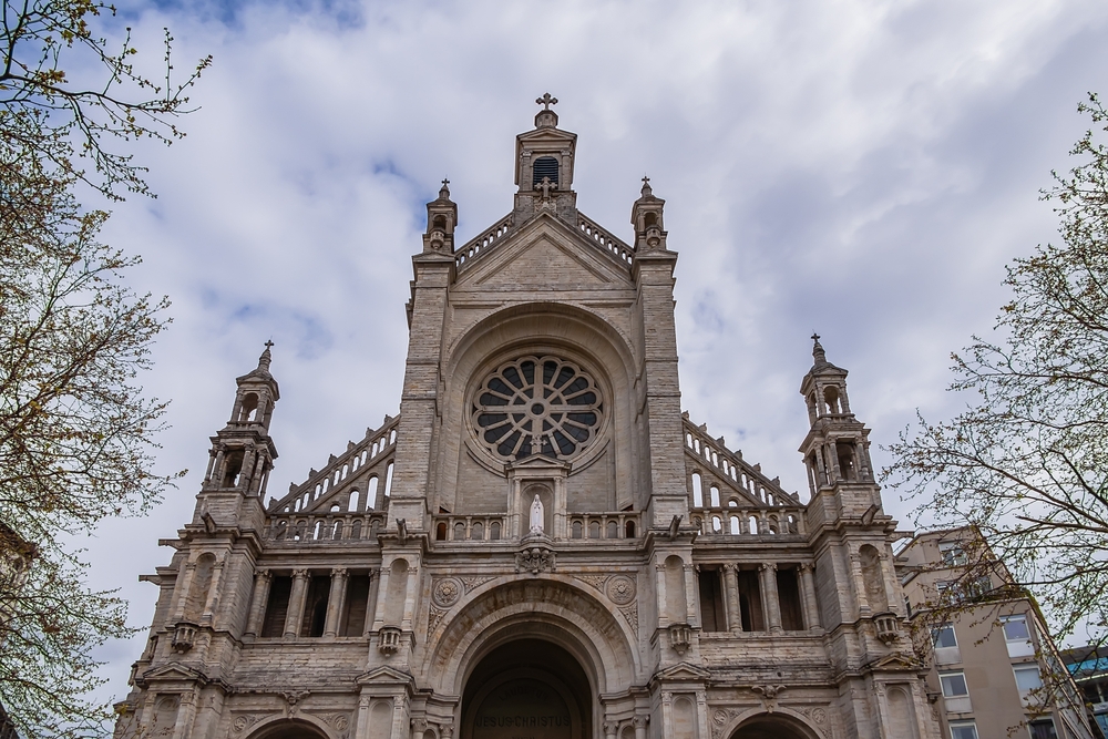 Hvor bør man bo i Brussel? De 6 beste områdene & gode hoteller 3 Kirken Sainte-Catherine på Place Sainte-Catherine i Brussel