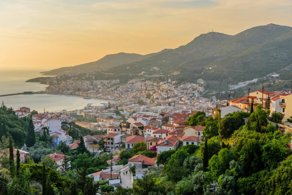 Hvor bør man bo på Samos? De 5 beste områdene & gode hoteller 8 Samos by på øya Samos