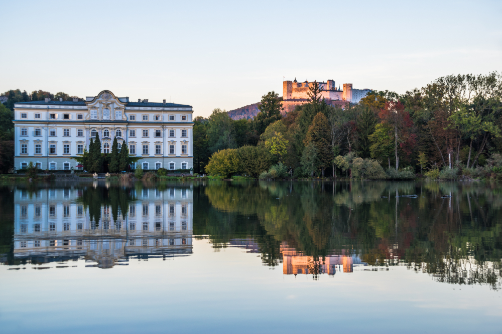 Hvor bør man bo i Salzburg? De 5 beste områdene & gode hoteller 5 Schloss Leopoldskron ved innsjøen Leopoldskroner Weiher i Salzburg