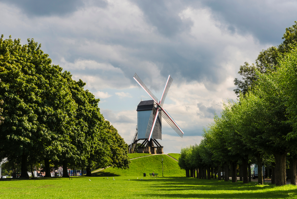 Sint-Janshuismolen på vollene ved Kruisvest i Sint-Anna-kvarteret i Brugge