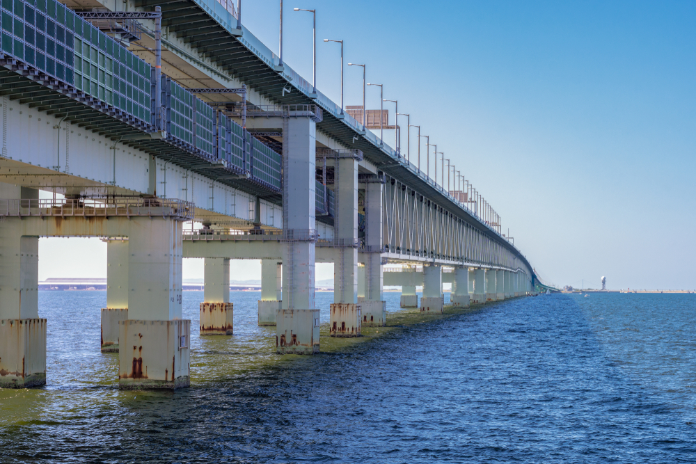 Fra Kansai lufthavn til Osaka og Kyoto - transportguide 7 Broen Sky Gate Bridge mellom fastlandet og Kansai International Airport