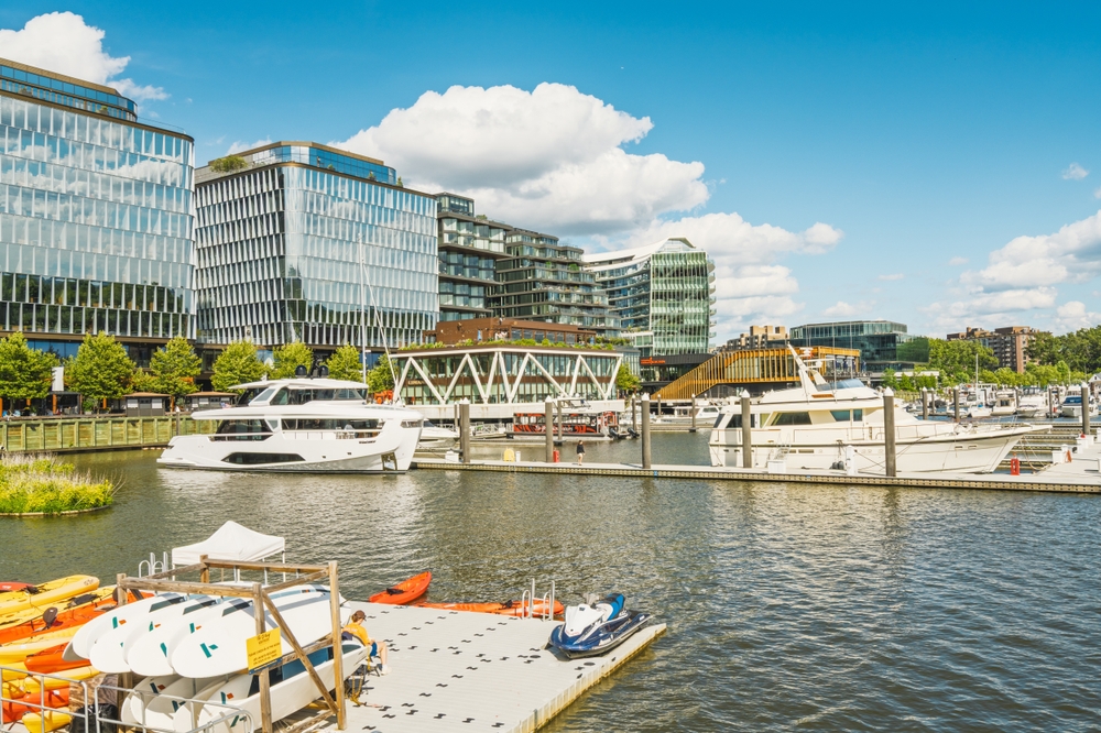 Hvor bør man bo i Washington D.C.? De 6 beste områdene & gode hoteller 3 Småbåthavnen og promenaden ved The Wharf i Washington D.C.