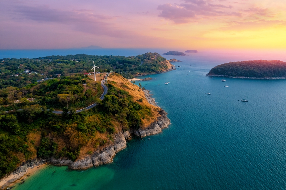 Solnedgang ved Promthep Cape på sørspissen av Phuket