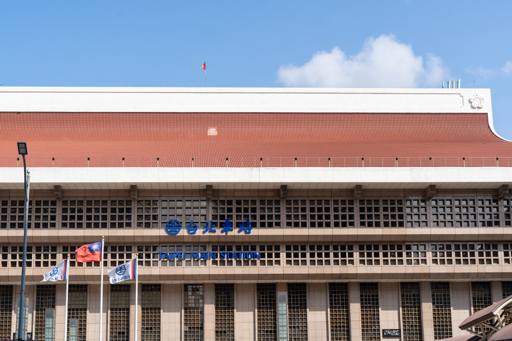 Taipei Main Station under blå himmel