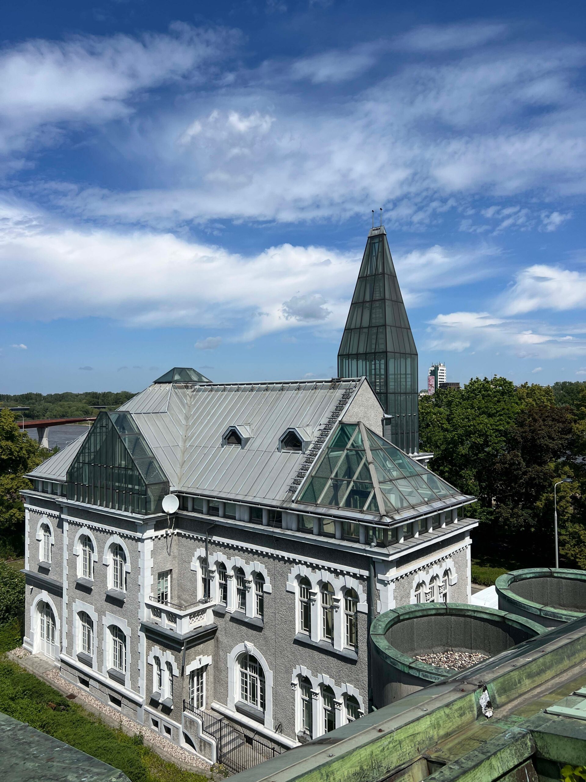 Hvor bør man bo i Warszawa? De 6 beste områdene & gode hoteller 5 Takhagen på Universitetsbiblioteket i Powiśle i Warszawa