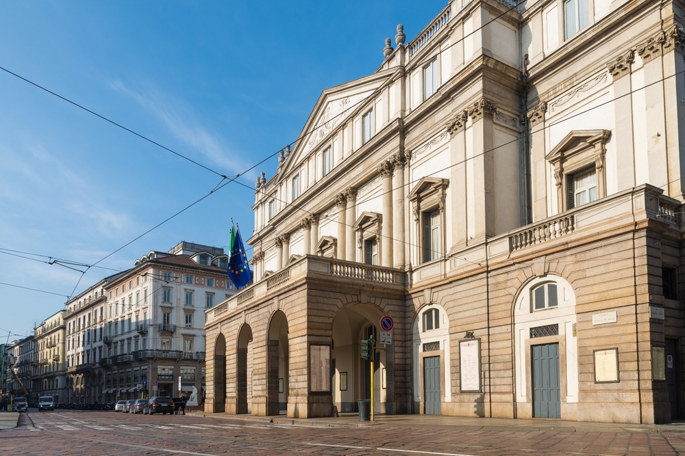 20 severdigheter i Milano: høydepunkter, museer og dagsturer 4 Teatro alla Scala ved Piazza della Scala i Milano