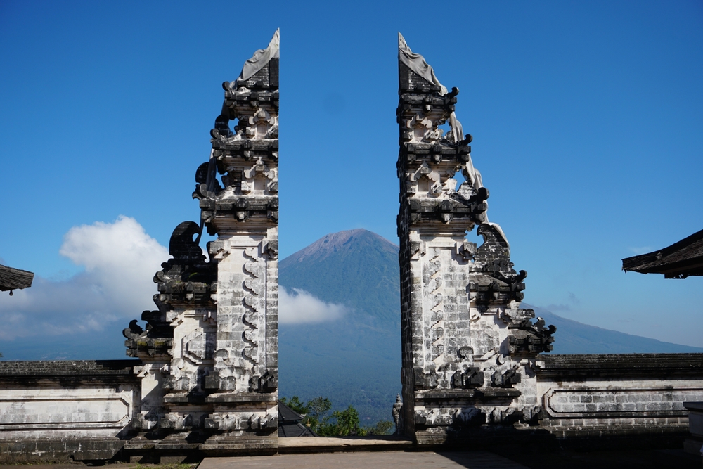 Severdigheter på Bali: De 17 beste tingene å se og gjøre 15 Tempelporten ved Pura Lempuyang med Mount Agung i bakgrunnen
