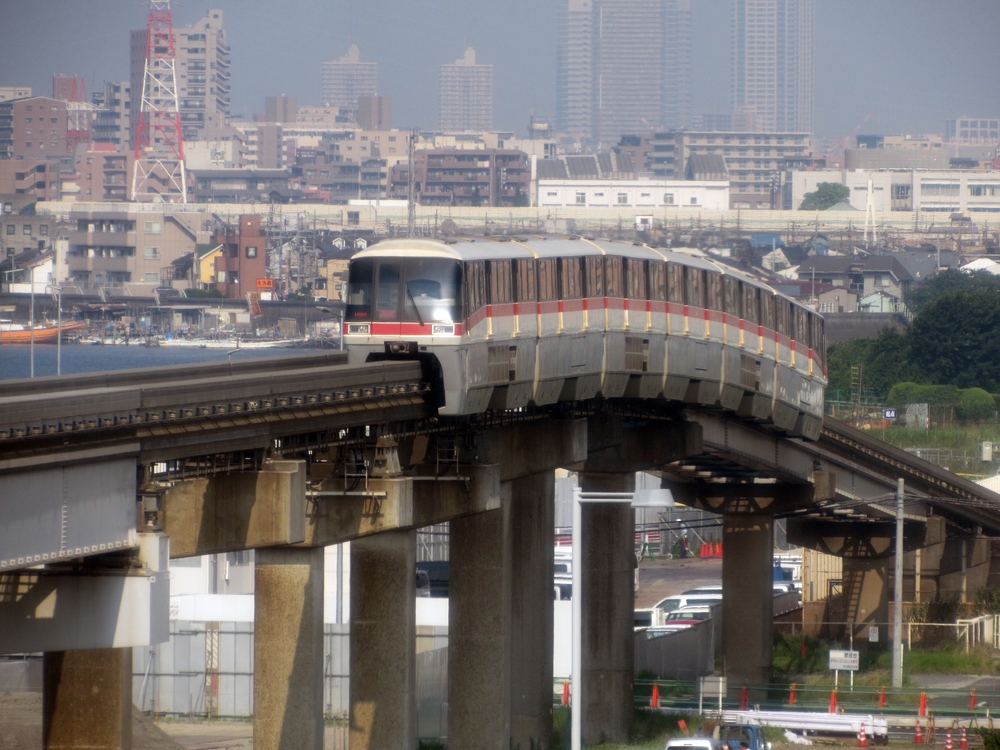 Tokyo Monorail på vei mellom Haneda lufthavn og Tokyo sentrum