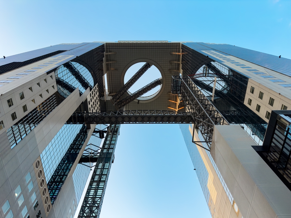 Umeda Sky Building i Osaka sett nedenfra