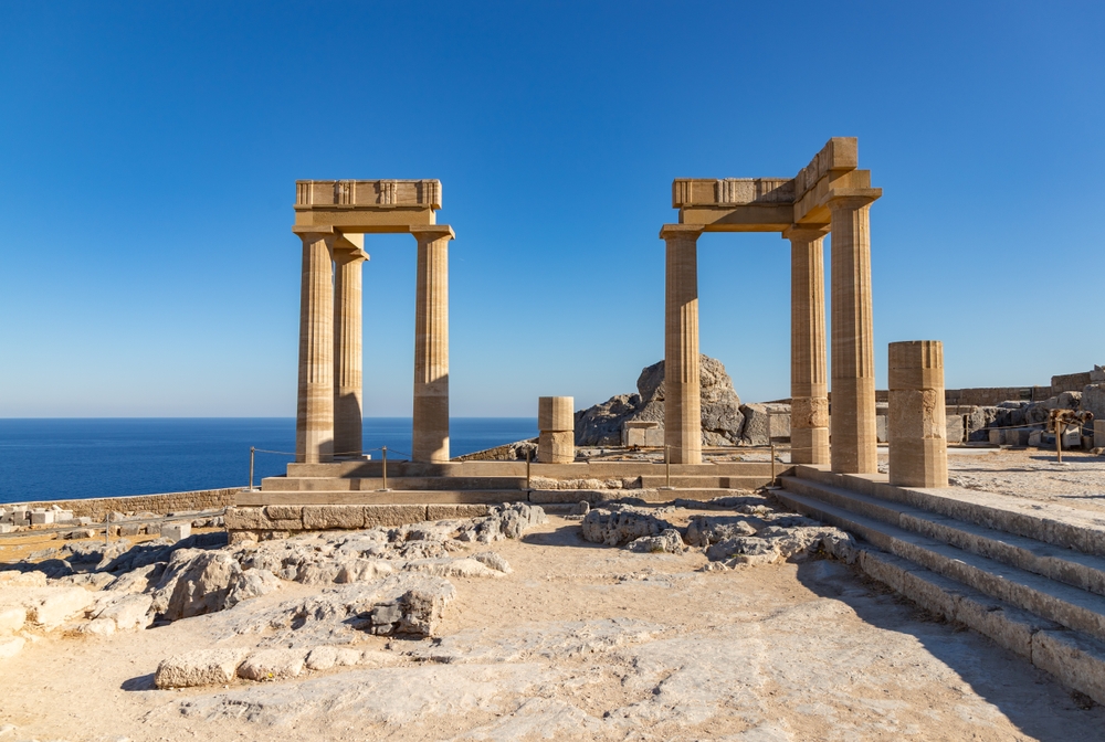 Den hellenistiske søylegangen på akropolis i Lindos