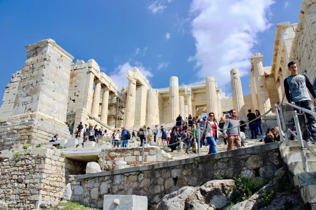 Hvor bør man bo i Hellas? De 13 beste områdene & gode hoteller 2 Akropolis med Parthenon på klippen midt i Athen