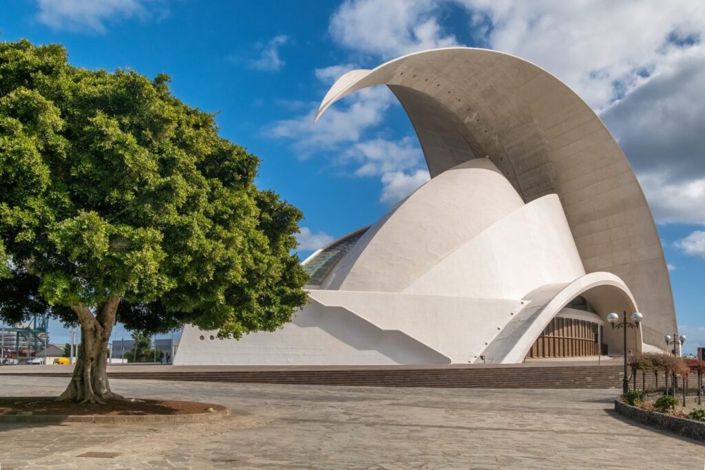 Severdigheter på Tenerife: de 18 beste tingene å se og gjøre 12 Auditorio de Tenerife i Santa Cruz