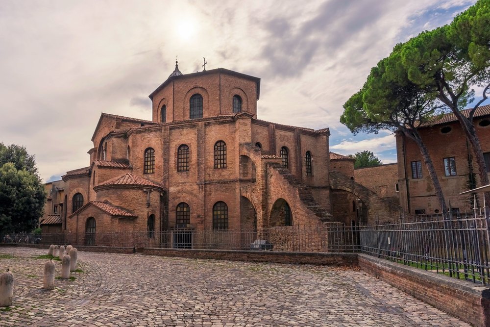 Basilica di San Vitale med de bysantinske mosaikkene i Ravenna