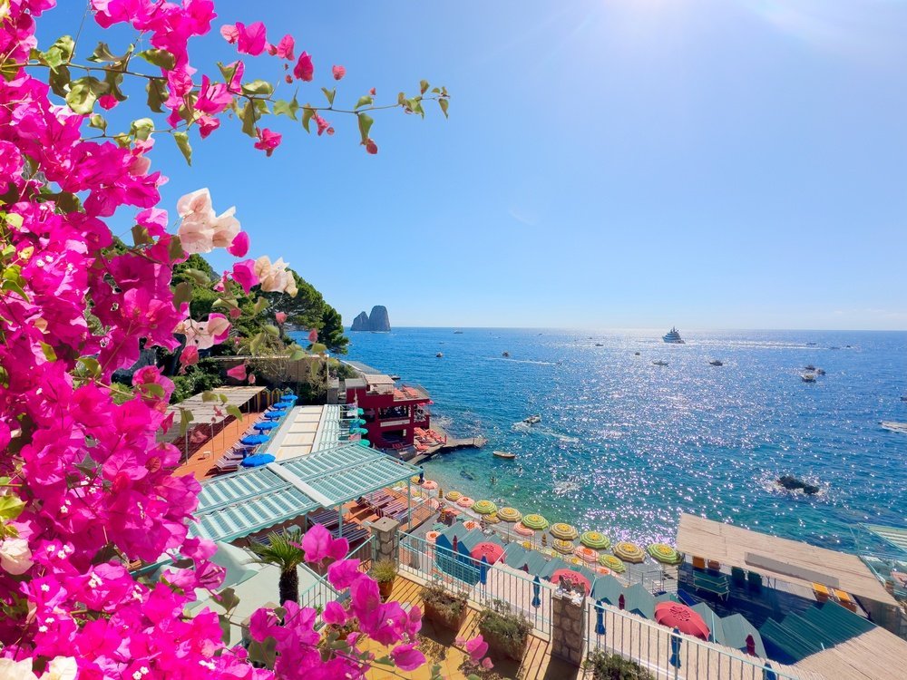 Bukta og stranden ved Marina Piccola på Capri