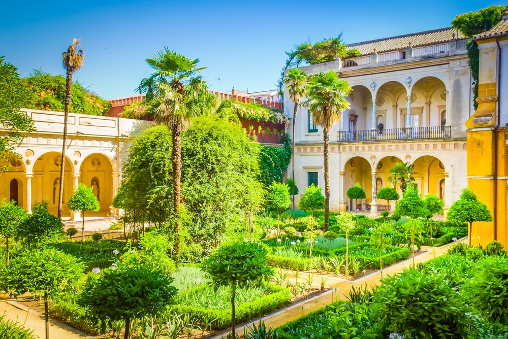Severdigheter i Sevilla: de 17 beste tingene å se og gjøre 11 Gårdsplassen med hage i Casa de Pilatos i Sevilla