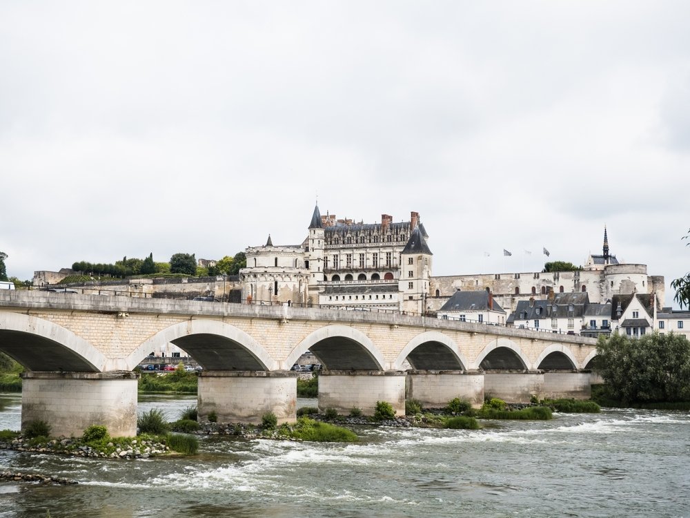 Château d'Amboise på klippen over Loire-elven i Loiredalen