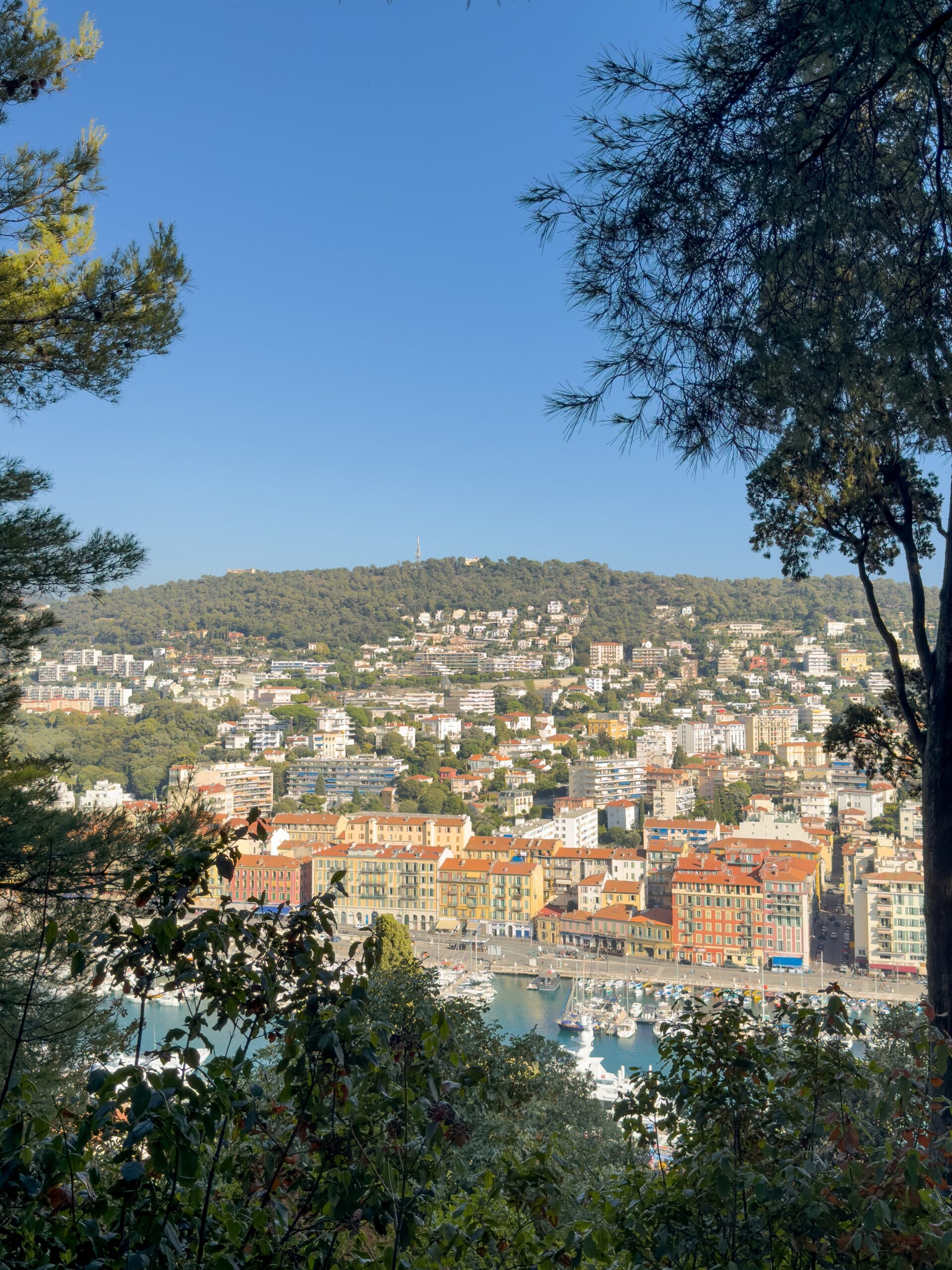 Severdigheter i Nice: de 17 beste tingene å se og gjøre 5 Utsikt over Old Town fra Colline du Château i Nice