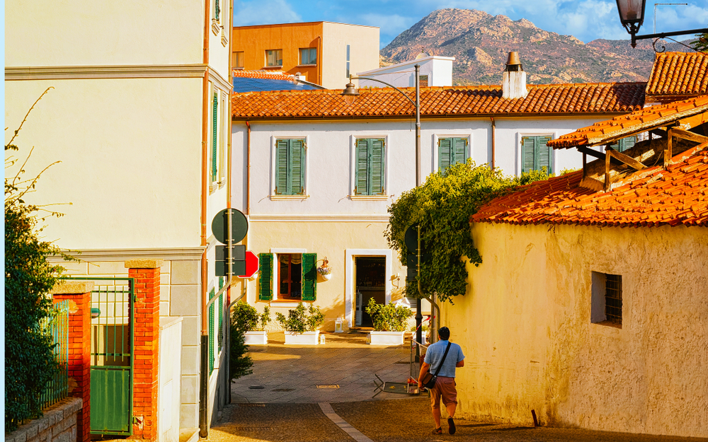 Gaten Corso Umberto I i gamlebyen i Olbia sentrum