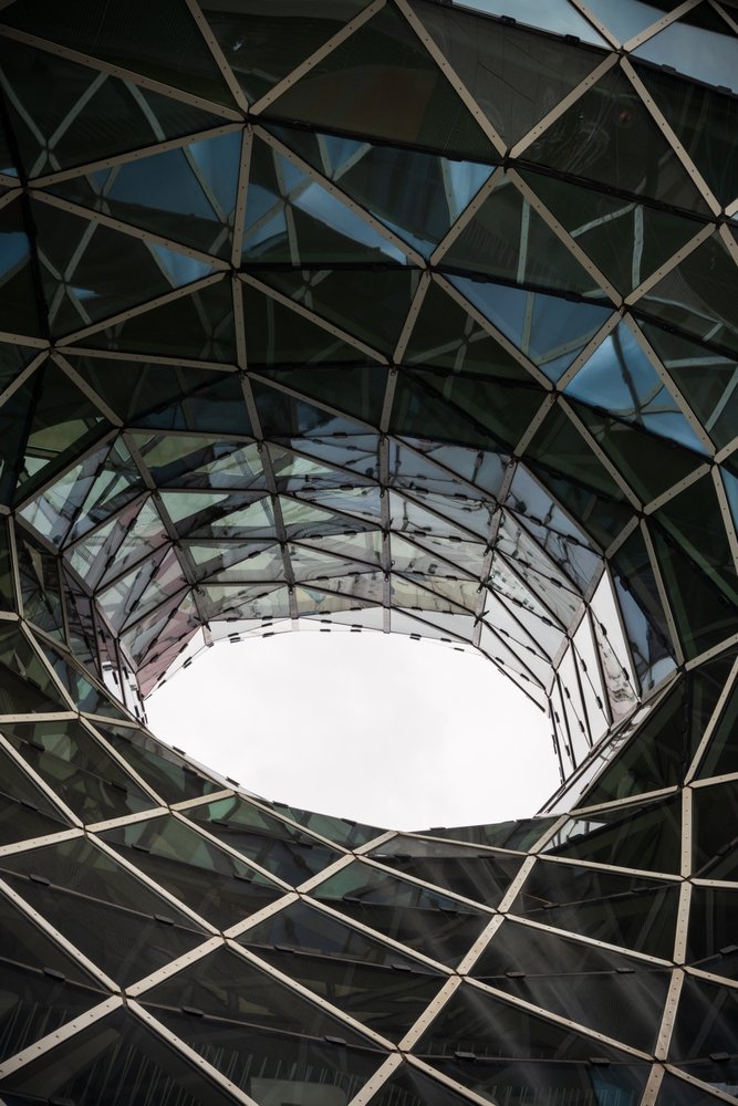Det traktformede glasstaket på kjøpesenteret MyZeil i Zeil i Frankfurt