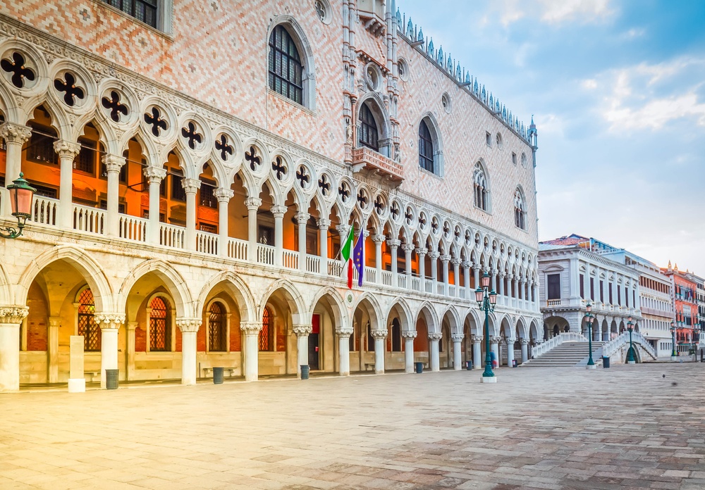 Dogepalasset og kaia ved San Marco i Venezia
