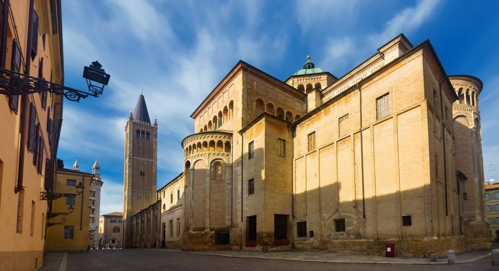 Domkirken og det åttekantede baptisteriet på Piazza del Duomo i Parma