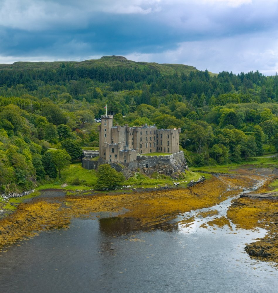 Dunvegan Castle ved bukta Loch Dunvegan på Isle of Skye